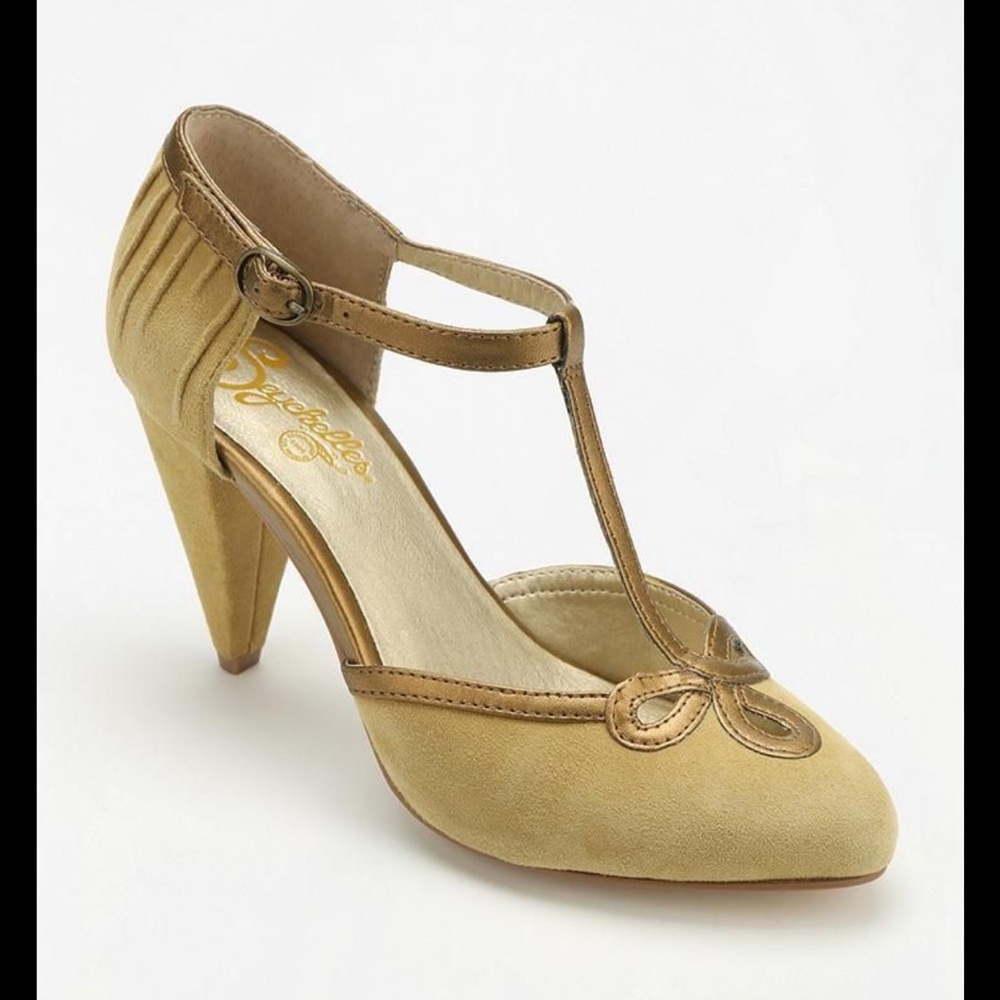 Seychelles gold suede heels 6.5
